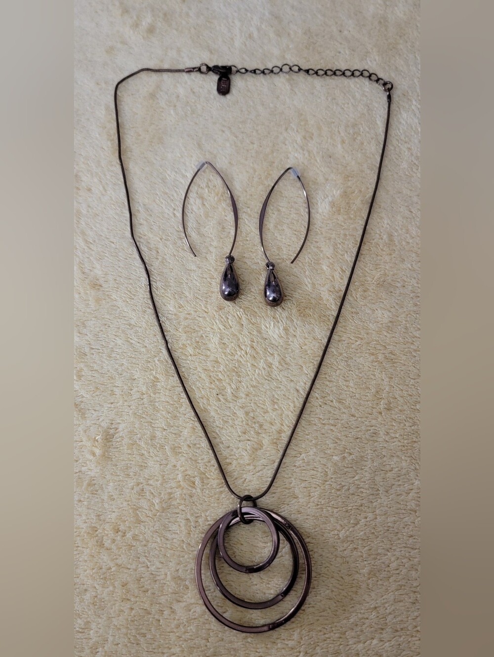 Sleek Brown Teardrop Earrings & Necklace